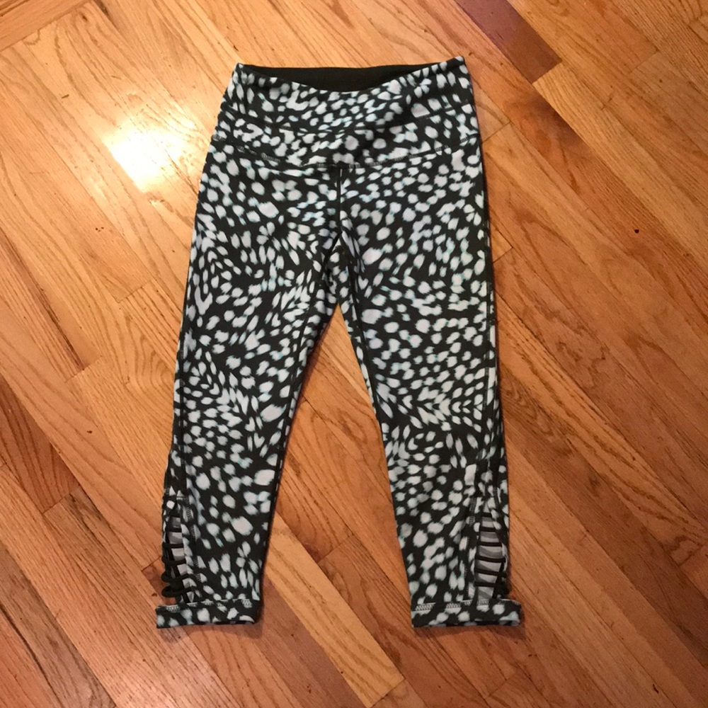 NWOT Zella 7/8 high-waist pattern leggings